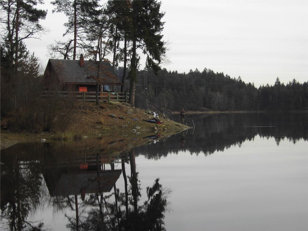 Das Angeln an der Fischerhütte im Forstsee ist nur den Vereinsmitgliedern gestattet.