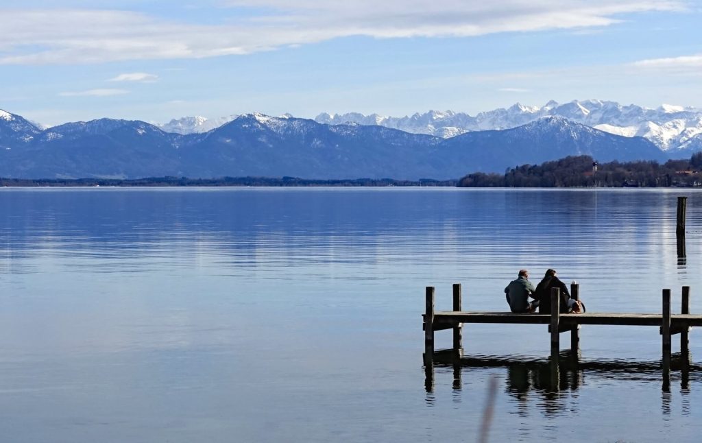 Angeln am Starnberger See mit schöner  Kulisse mit Blick auf Alpen